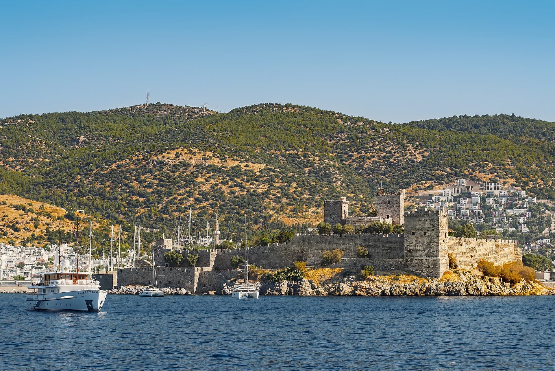 Bodrum Kalesi ve limandaki tekneler